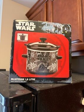 Star Wars 2-Quart Slow Cooker Crock Pot cooking kitchen Disney Store